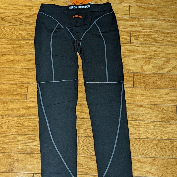 SOLD ON SITE IN OUR BIO Preston logo active strech leggings size XL - Picture 5 of 5